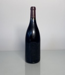 Vinho português da região do Douro, Quinta do Vale Meão. Garrafa de grande porte (1,5 L), com rótulo traseiro preservado e sinais de uso/armazenamento no corpo.