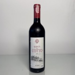 Vinho tinto Quinta do Côtto, safra 2010, originário da tradicional região do Douro, Portugal, uma das mais respeitadas do mundo. Produzido a partir de castas típicas portuguesas, apresenta estilo clássico, estruturado e elegante. Garrafa de 750 ml.