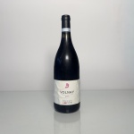 Vinho tinto Volnay 2012, produzido por Dominique Lafon, um dos nomes mais respeitados da Borgonha. Garrafa de 750 ml.