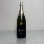 Garrafa de espumante Chandon Brasil Demi-Sec, produzido no Brasil pela tradicional maison Chandon. Garrafa de 750ml, lacrada.