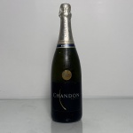 Garrafa de espumante Chandon Brasil Demi-Sec, produzida no Brasil pela renomada maison Chandon, pertencente ao grupo Moët & Chandon. Garrafa de 750ml, lacrada.