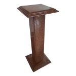 Coluna em mármore rajado na cor caramelo, tampo quadrangular, 38 x 38, Alt. 97 cm.