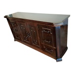 Arca aparador em madeira nobre, tampo apoiado em corpo retangular, seis gavetas laterais, 2 portas centrais com prateleira interna, 188 x 48, Alt. 89 cm. 