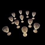 Onze taças para vinho tinto em cristal translúcido lapidação losangos, 16 x 8 cm.