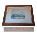 Antiga gravura emoldurada intitulada Mangueiras, Suburbe of Rio de Janeiro apresenta amarelado pelo tempo,72 x 45 cm.