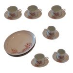 Parte de guarnição em porcelana Real com decoração de rosas sobre fundo branco composto de:  4 xícaras de chá com pires, 2 xícaras de café com pires e 4 pratos para sobremesa. Total: 10 peças.