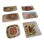 Seis travessas em porcelana pintadas à mão, 20 x 17 a 12 x 12 cm.