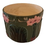 Cachepot em cerâmica policromada, interior com acentuados fios de cabelo, Alt. 19, Diam. 16 cm.