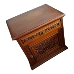 Mesa de cabeceira em cerejeira, gaveta e porta entalhada e m acantos, 54 x 40, Alt. 55 cm.