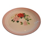 Grande travessa em ágata, interior policromado em flores e bordas rosadas, Diam. 50 cm.