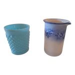 Um vaso opalinado, bico de jaca na cor azul e uma jarra em porcelana pintada à mão,  12 x 10 e  15 x 10 cm.