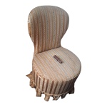 Poltrona boneca, assento de mola, estofado com marcas do tempo e rasgado no encosto,  uma perna está quebrada, 50 x 60, Alt. 81 cm.