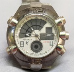 RELÓGIO, um (1) de pulso, marca POTENZIA, quartz, multifuncional, caixa e pulseira (no estado) em aço, medindo 40 mm diâmetro, usado, não testado e sem garantia, possivelmente demanda bateria, vide foto.