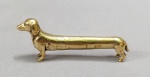 ESCULTURA, uma (1) miniatura animalista representando cão da raça DACHSHUND ou TECKEL, também conhecido como cão salsicha, confeccionado em bronze maciço, medindo aproximadamente 6,5 cm comprimento, vide foto.