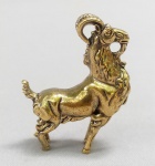 ESCULTURA, uma (1) miniatura animalista representando CABRITO MONTÊS, confeccionada em bronze maciço, medindo aproximadamente 5 cm altura, vide foto.