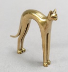 ESCULTURA, uma (1) miniatura animalista estilizada representando GATO, confeccionada em bronze maciço, medindo aproximadamente 5 cm altura, vide foto.