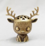 BRONZE, um (1) incensório animalista representando veado, tampa vazada, medindo aproximadamente 6 cm altura, vide foto.