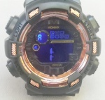 RELÓGIO, um (1) de pulso, marca HONHX, modelo WR30M, movimento quartz, multifuncional, caixa e pulseira em polímero e/ou silicone, medindo 55 mm diâmetro, tonalidade preta, detalhes na tonalidade bronze, acompanha fôlder com instruções de uso, novo e sem uso, funcionando, vide foto.