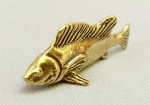 ESCULTURA, uma (1) miniatura animalista representando PEIXE, confeccionada em bronze maciço, medindo aproximadamente 5 cm comprimento, vide foto.