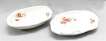 PORCELANA, duas (2) antigas travessas quase ovais, ornamentação floral policromada, arremates a ouro já com falhas, a maior delas com bicado na borda, manufatura MAUÁ (Mauá, SP, 1937 a 1968), medindo 30,5 x 22 cm e 36,5 x 25 cm, ambas com sinais de uso, vide foto.