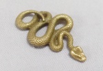 ESCULTURA, uma (1) miniatura animalista representando COBRA, confeccionada em bronze maciço, medindo aproximadamente 4 cm comprimento, vide foto.