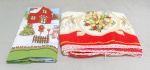 CAMA, MESA E BANHO, duas (2) toalhas coloridas com motivos natalinos: 1 caminho medindo 100 x 30 cm, marca KARSTEN, 100% algodão; 1 quadrangular, medindo 78 x 78 cm, 57% poliéster e 43% algodão, fabricada por A. A. Textil Ltda., ambas com sinais de uso, vide foto.
