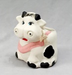 CERÂMICA BRANCA, um (1) porta talheres, modelado na forma de vaca holandesa, pintada a mão em policromia, medindo 13 cm altura, vide foto.