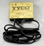 FERROMODELISMO, um (1) antigo transformador da marca TYCO, modelo 899M HO, Made in Japan, 120 volts, acondicionada na caixa original (caixa no estado)aparenta excelente estado de conservação, usado, não testado e sem garantia, vide foto.