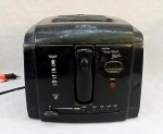 ELETRODOMÉSTICO, uma (1) fritadeira da marca BRITÂNIA, modelo Frita Fácil Plus 3, capacidade 2 litros, 127 volts, tonalidade preta, Made in China, usada, não testada e sem garantia.