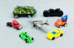 BRINQUEDOS, sete (7) miniaturas distintas, dentre: carros, moto, avião, caminhão, tanque, etc., alguns no estado, vide foto, medindo o maior 11 cm.