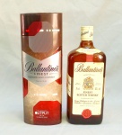 BEBIDA, uma (1) garrafa de whisky escocês BALLANTINES, capacidade 750 ml; graduação alcoólica 43%, lacrado e sem uso,  acondicionado na lata original ou adaptada com ligeiros sinais de oxidação, vide foto.