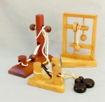 BRINQUEDOS, três (3) distintos, confeccionados em madeira, todos vinham acompanhando a revista JOGOS DE DESAFIO, Editora SALVAT,  usados, vide foto.