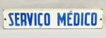 DIVERSOS, uma (1) placa em ágata esmaltada com a legenda SERVIÇO MÉDICO, fixada em madeira, medindo 40 x 8 x 3 cm, sinais de uso e ligeiras oxidações, vide foto.