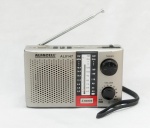 ELETRÔNICO, um (1) rádio da marca ALFACVELL, AM/FM, 4 bandas, modelo AL0147, entrada USB, usado, não testado e sem garantia, vide foto.