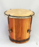 MÚSICA, um (1) pequeno atabaque, confeccionado em madeira ripada, couro, monture em metal, medindo 16,5 cm altura e 18 cm diâmetro, sinais de uso, vide foto.