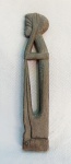 ARTE TRIBAL AFRICANA, uma (1) escultura figurativa, entalhada em madeira maciça e ebanizada, possui rachado, medindo 36,5 cm altura, vide foto.