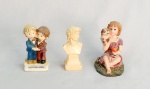 ESCULTURAS, três (3) figurativas distintas, confeccionadas em resina, duas delas policromadas, medindo a maior 8,5 cm altura, vide foto.