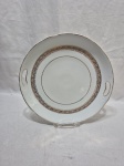 Lindo prato de bolo em porcelana Real com barra ouro. Medindo 27cm de diâmetro.