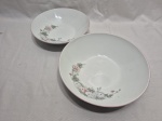 Par de travessas redondas funda bowl em porcelana Real, floral. Medindo a maior 24cm x 6,5cm de altura.