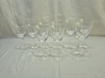 Lote de 9 taças em cristal incolor com pé fino, sendo 3 de água, 4 de vinho tinto e 2 de vinho branco. Medindo respectivamente 8,5cm x 20cm; 8cm x 19cm de altura e 7cm x 18cm de altura.