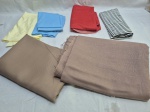 Lote de tecidos diversos para artesanato em tamanhos diferentes. Medindo um deles 40cm x 30cm. Peças com marcas de guardado.