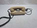 Antigo telefone de disco da marca Multtel Starlite. Não testado.