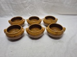Jogo de 6 cumbucas bojudas tipo caldeirão em porcelana marrom. Medindo 11cm x 8cm de altura.