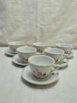 Jogo de 6 xícaras de chá em porcelana floral com friso ouro. Medindo 9cm x 6cm de altura.