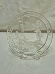 Lindo prato de bolo, doce em cristal lapidado com detalhes foscos. Medindo 18cm de diâmetro.