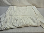Linda saia em linho para camas de casal. Medindo 210cm x 140cm. Peças com marcas de guardado.
