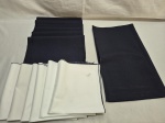 Lote de caminho de mesa, 6 guardanapos e 6 jogo americano. Medindo o caminho de mesa 100cm x 42cm. Com marcas de guardado.