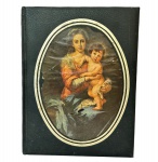 BÍBLIA SAGRADA - Tradução de Padre Antônio Pereira de Figueiredo, editoração Paulo Matos Peixoto, editora Paumade, datada 1979, 1102 páginas + mapas, edição capa dura. med. 22X28,5X8cm. Apresenta desgastes na capa e folhas amareladas.