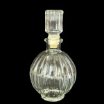 NAISI - Antigo perfumeiro em vidro estilo bojudo gomado com tampa, med. 18cm de altura. 