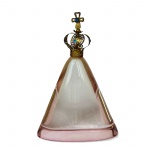 SOBRAL - Nossa Senhora Aparecida em resina de poliéster transparente com tom rosado e coroa em metal dourado e pedras azuis. Med. 10,5X7cm.